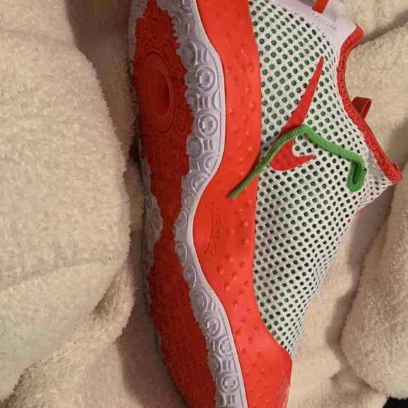 Nike - Picture 4 of 7